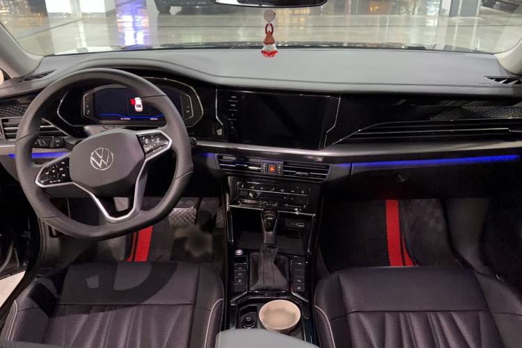 Used Volkswagen Passat 2023 330TSI Luxury Edition Center Console