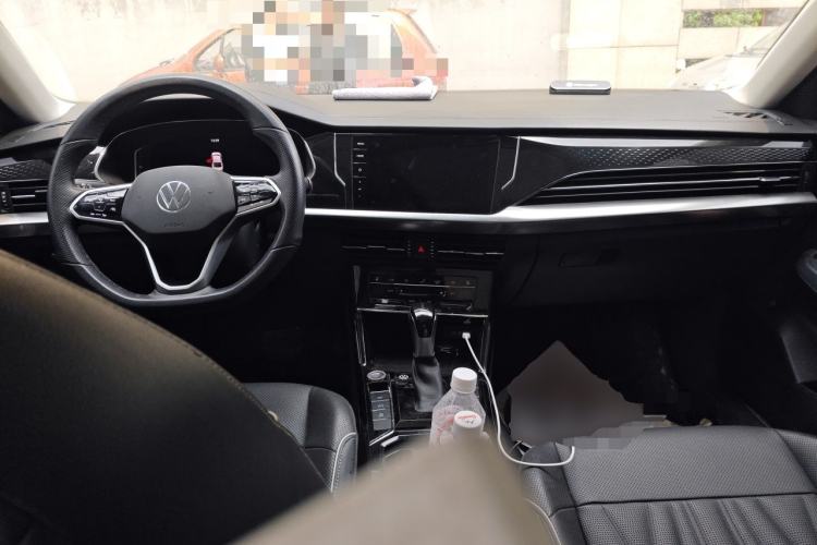 Used Volkswagen Passat 2023 380TSI Luxury Edition Center Console