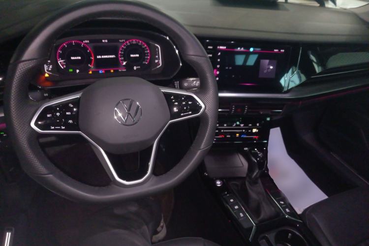 Used Volkswagen Passat 2023 Facelift 330TSI Luxury Edition Center Console