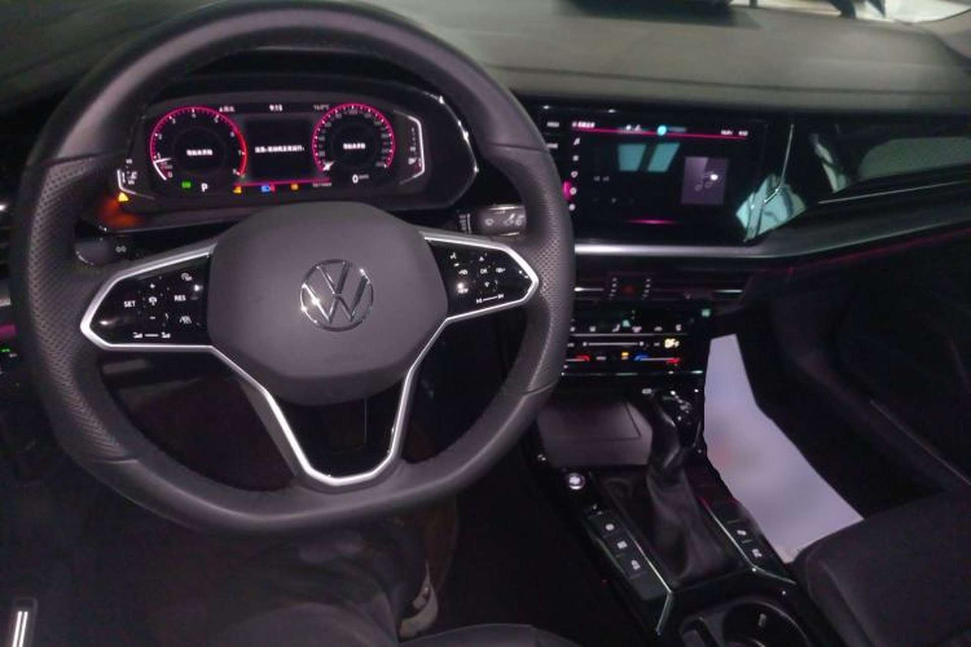 Used Volkswagen Passat 2023 Facelift 330TSI Luxury Edition Center Console