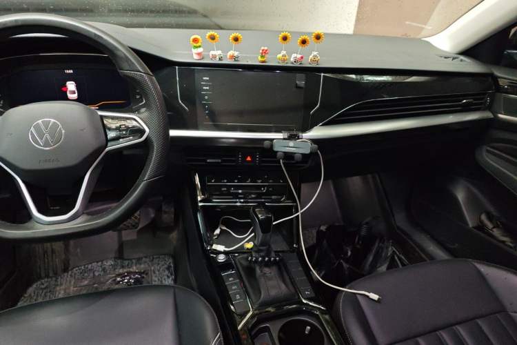 Used Volkswagen Passat 2023 Revised 330TSI Elite Edition Center Console