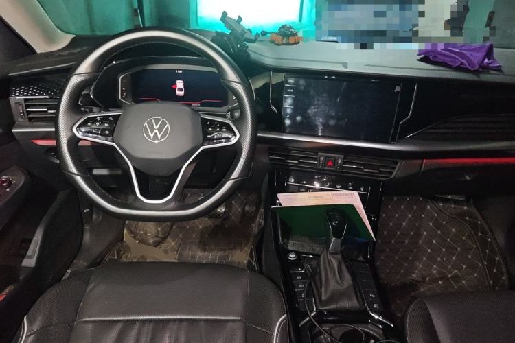 Used Volkswagen Passat 2023 330TSI Luxury Edition Center Console