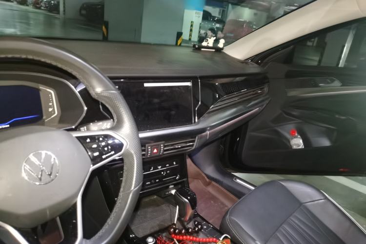 Used Volkswagen Passat 2023 Facelift 330TSI Luxury Edition Center Console