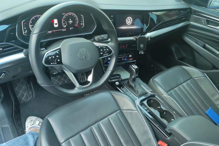 Used Volkswagen Passat 2023 330TSI Starry Elite Edition Center Console