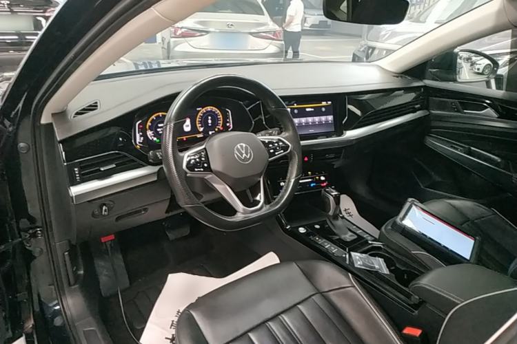 Used Volkswagen Passat 2023 330TSI Elite Edition Center Console