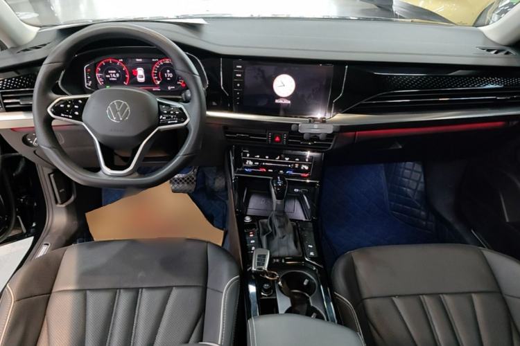 Used Volkswagen Passat 2023 Revised 380TSI Luxury Edition Center Console