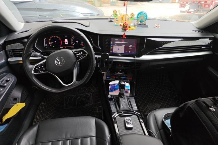 Used Volkswagen Passat 2023 330TSI Elite Edition Center Console