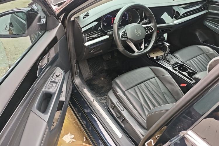 Used Volkswagen Passat 2023 Facelift 330TSI Luxury Edition Driver Seat