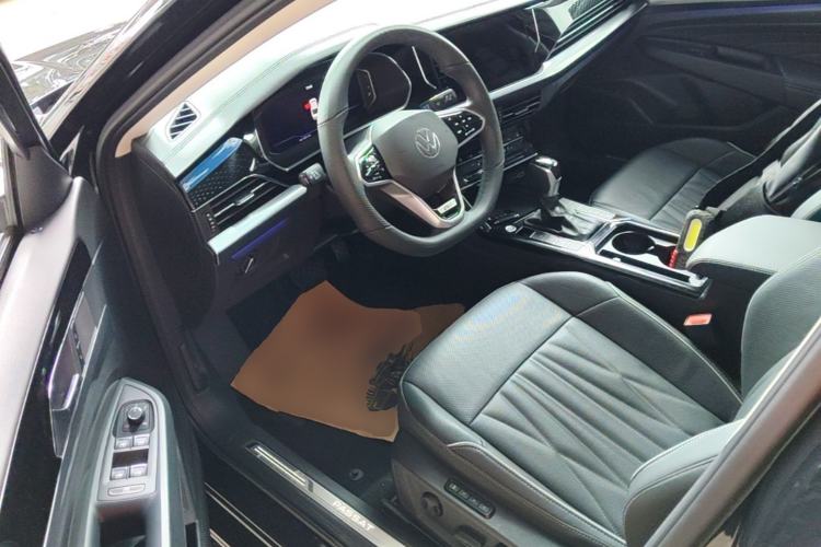 Used Volkswagen Passat 2023 Facelift 330TSI Luxury Edition Driver Seat