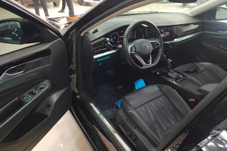 Used Volkswagen Passat 2023 Facelift 330TSI Luxury Edition Driver Seat