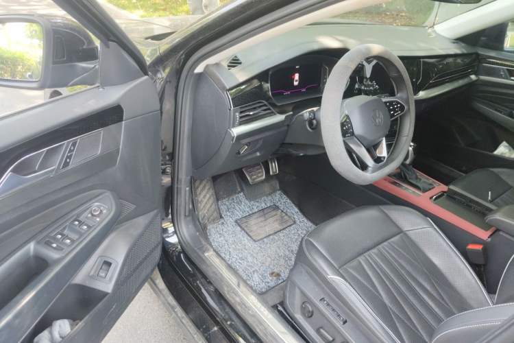 Used Volkswagen Passat 2023 Facelift 330TSI Prestige Edition Driver Seat