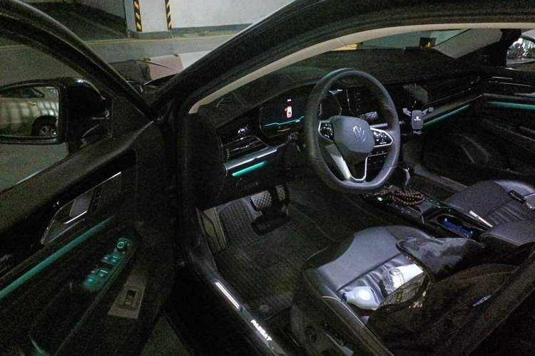 Used Volkswagen Passat 2023 330TSI Luxury Edition Driver Seat