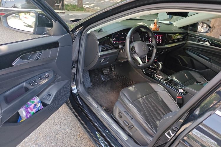 Used Volkswagen Passat 2023 Facelift 330TSI Luxury Edition Driver Seat