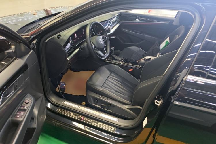 Used Volkswagen Passat 2023 Facelift 330TSI Luxury Edition Driver Seat
