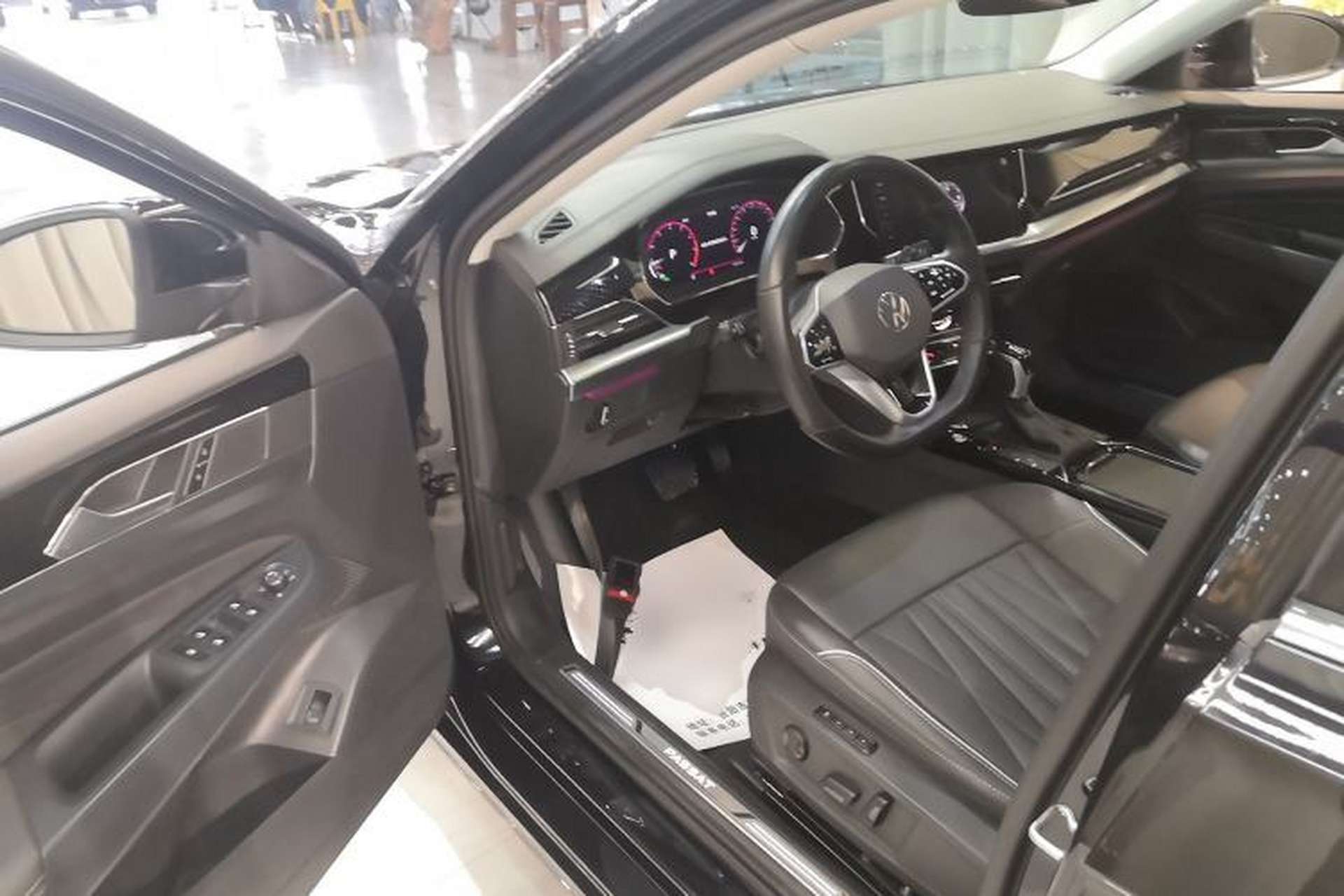 Used Volkswagen Passat 2023 Facelift 330TSI Luxury Edition Driver Seat