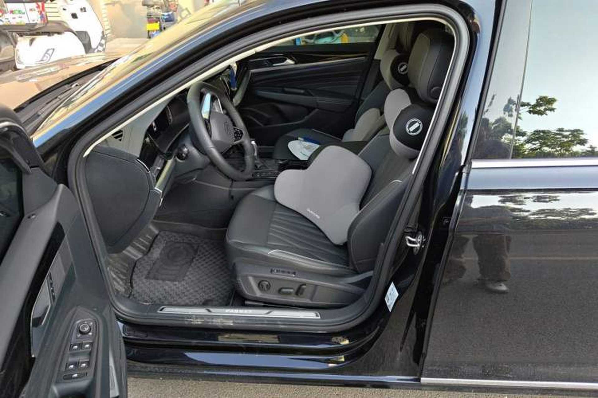 Used Volkswagen Passat 2023 Facelift 330TSI Luxury Edition Driver Seat