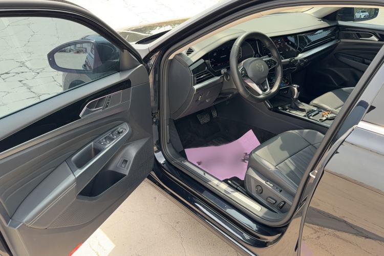 Used Volkswagen Passat 2023 Facelift 330TSI Luxury Edition Driver Seat