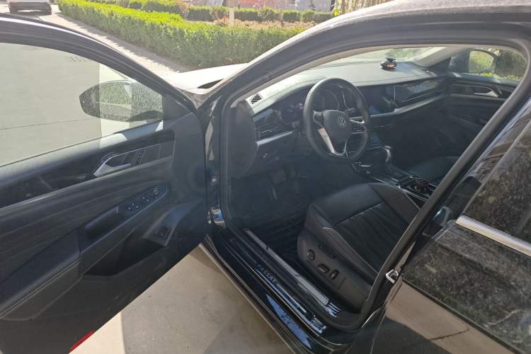 Used Volkswagen Passat 2023 Facelift 330TSI Luxury Edition Driver Seat