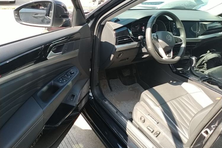 Used Volkswagen Passat 2023 Facelift 330TSI Luxury Edition Driver Seat