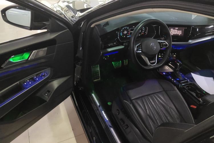 Used Volkswagen Passat 2023 Facelift 330TSI Luxury Edition Driver Seat