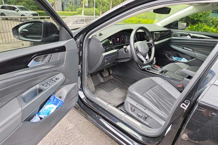 Used Volkswagen Passat 2023 330TSI Luxury Edition Driver Seat