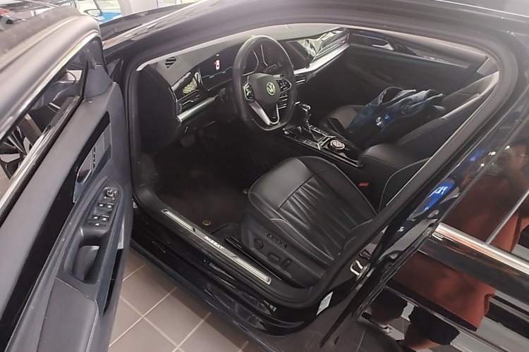 Used Volkswagen Passat 2023 Facelift 330TSI Luxury Edition Driver Seat