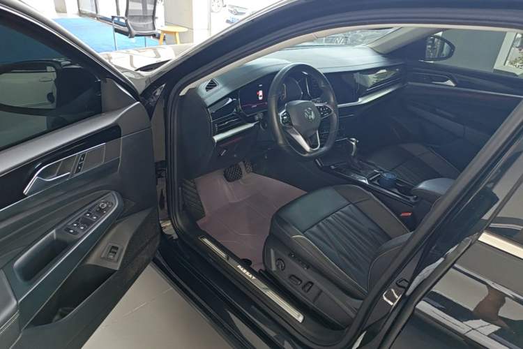 Used Volkswagen Passat 2023 Facelift 330TSI Luxury Edition Driver Seat