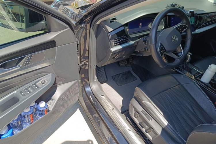 Used Volkswagen Passat 2023 330TSI Luxury Edition Driver Seat