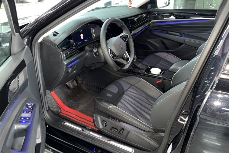 Used Volkswagen Passat 2023 330TSI Luxury Edition Driver Seat