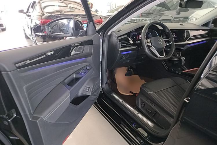 Used Volkswagen Passat 2023 Facelift 330TSI Luxury Edition Driver Seat