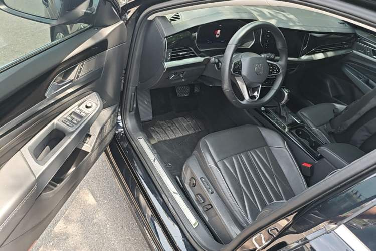 Used Volkswagen Passat 2023 Revised Version 380TSI Flagship Edition Driver Seat