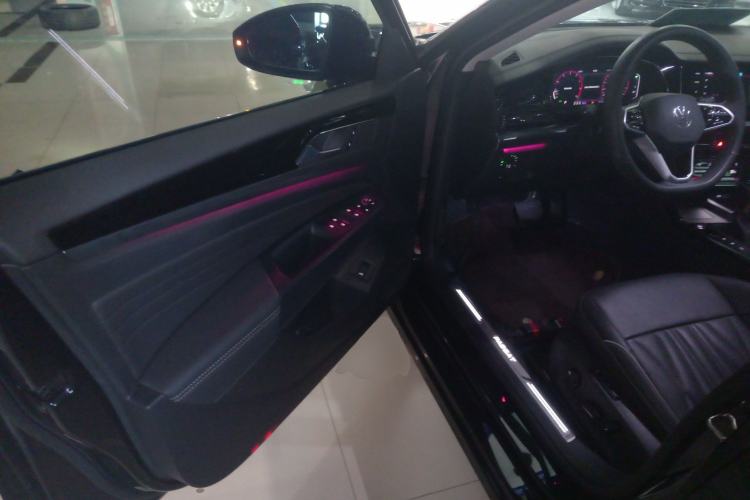 Used Volkswagen Passat 2023 Facelift 330TSI Luxury Edition Driver Seat