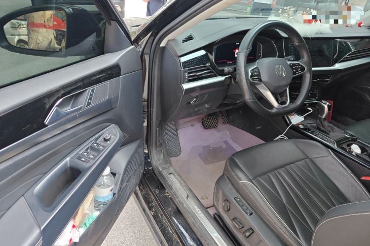 Used Volkswagen Passat 2023 Facelift 330TSI Luxury Edition Driver Seat