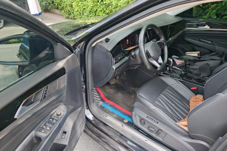 Used Volkswagen Passat 2023 Facelift 330TSI Luxury Edition Driver Seat