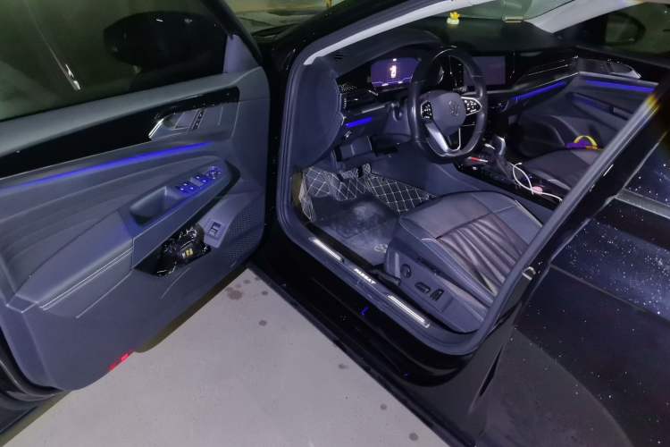 Used Volkswagen Passat 2023 330TSI Luxury Edition Driver Seat