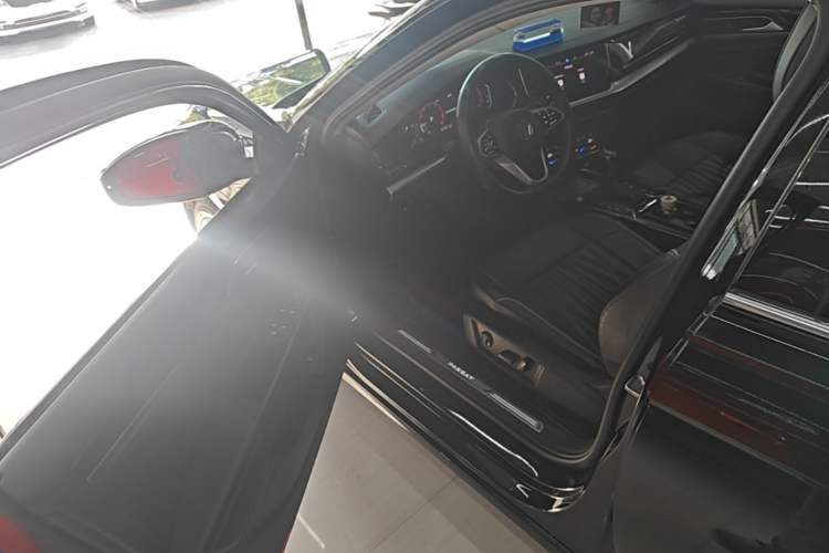 Used Volkswagen Passat 2023 Facelift 330TSI Luxury Edition Driver Seat