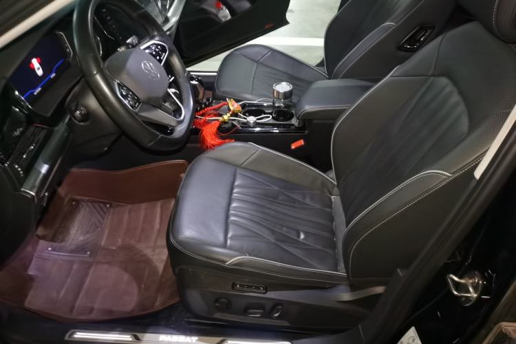 Used Volkswagen Passat 2023 Facelift 330TSI Luxury Edition Driver Seat