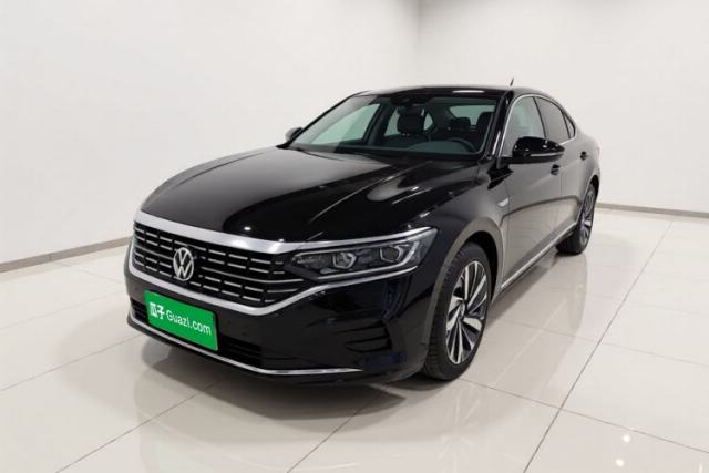Volkswagen Passat 2023 Facelift 330TSI Luxury Edition с пробегом