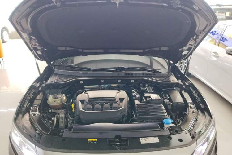 Used Volkswagen Passat 2023 Facelift 330TSI Luxury Edition Engine Bay
