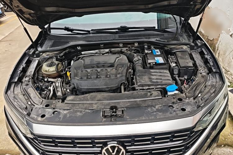 Used Volkswagen Passat 2023 Facelift 330TSI Luxury Edition Engine Bay