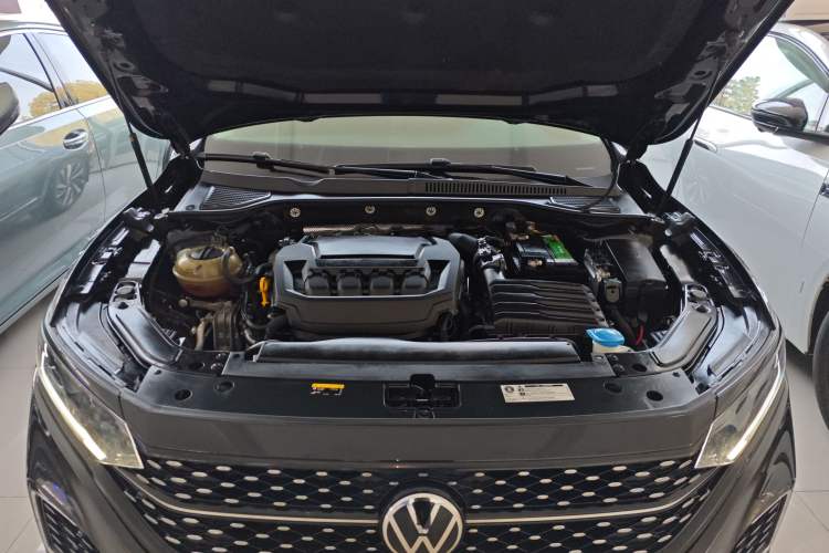 Used Volkswagen Passat 2023 Revised 330TSI Starry Elite Edition Engine Bay