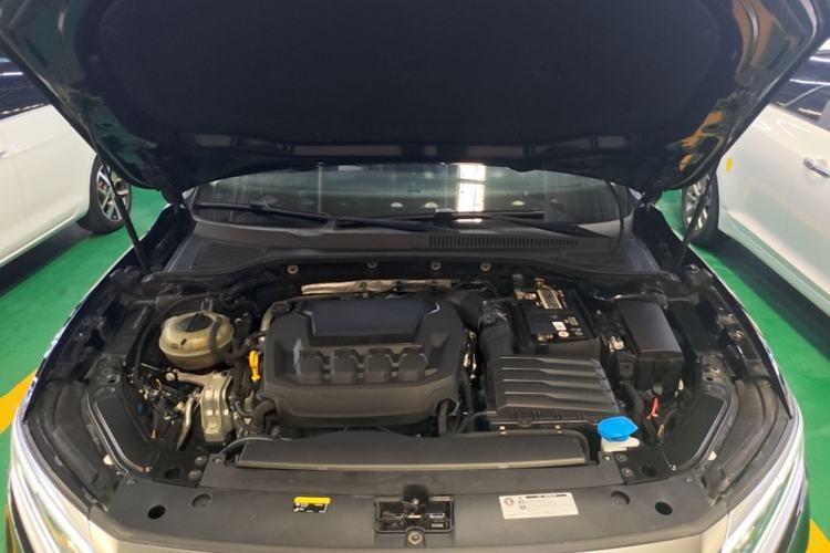 Used Volkswagen Passat 2023 Facelift 330TSI Luxury Edition Engine Bay