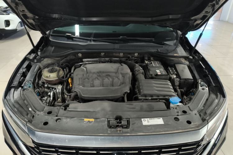 Used Volkswagen Passat 2023 Facelift 330TSI Luxury Edition Engine Bay
