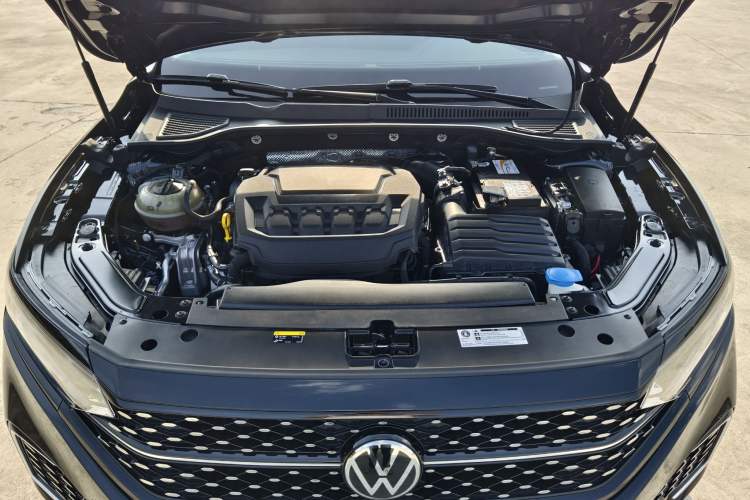 Used Volkswagen Passat 2023 Revised 330TSI Starry Elite Edition Engine Bay