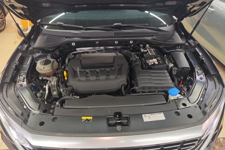 Used Volkswagen Passat 2023 Facelift 330TSI Luxury Edition Engine Bay