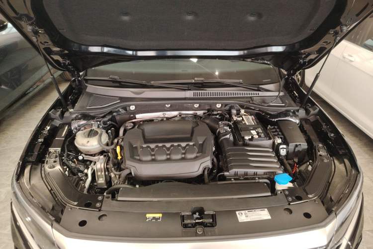 Used Volkswagen Passat 2023 Revised 330TSI Elite Edition Engine Bay
