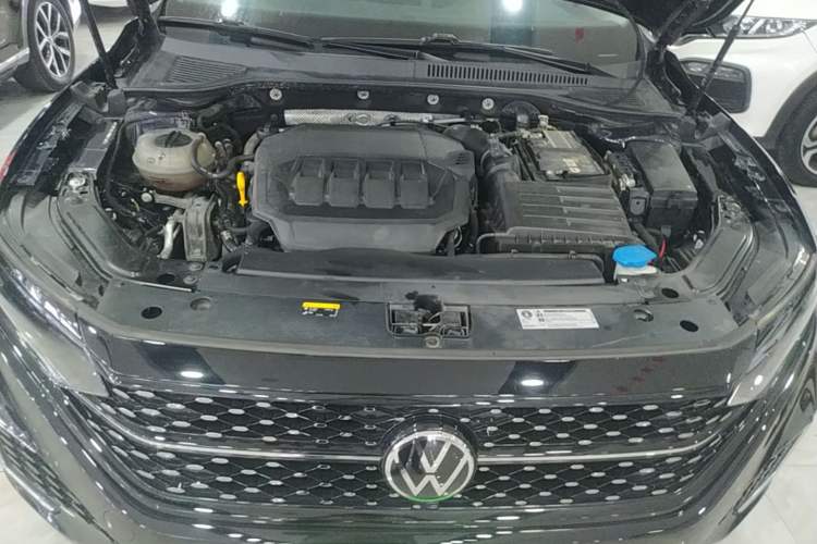 Used Volkswagen Passat 2023 330TSI Starry Elite Edition Engine Bay