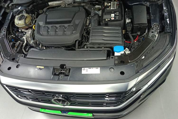 Used Volkswagen Passat 2023 Facelift 330TSI Luxury Edition Engine Bay