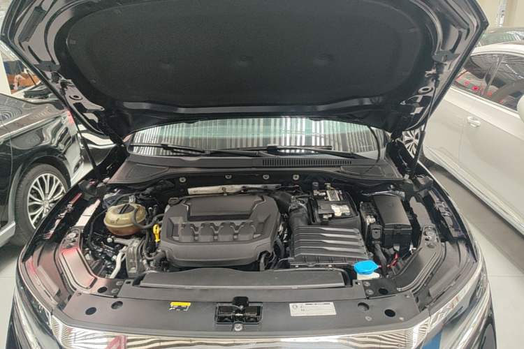 Used Volkswagen Passat 2023 Revised 330TSI Starry Elite Edition Engine Bay