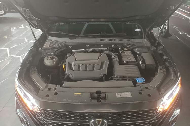 Used Volkswagen Passat 2023 Revised 330TSI Starry Elite Edition Engine Bay